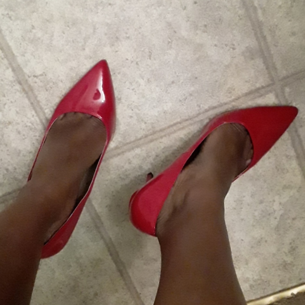 Red Pumps - Picture 4 of 6